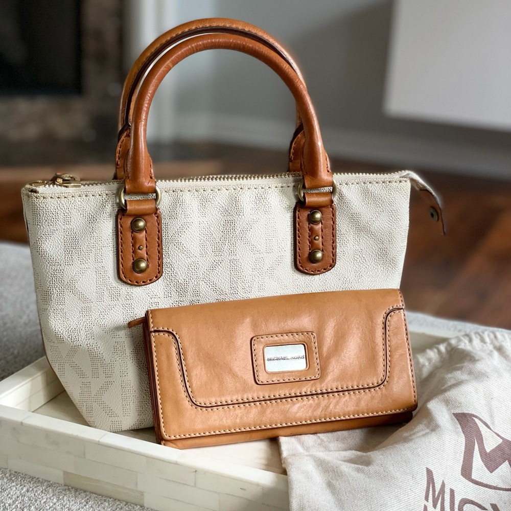 BUNDLE! Michael Kors Satchel & Wallet ✨